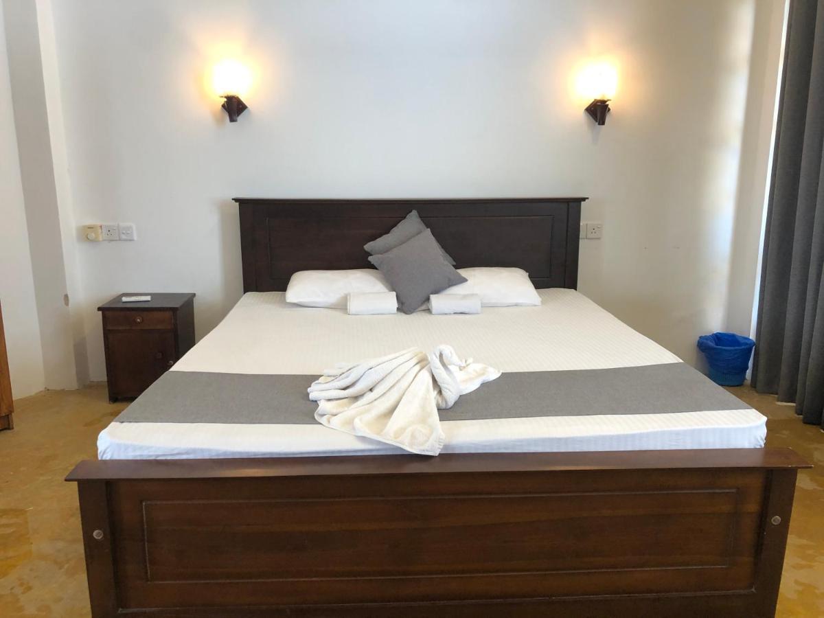 Opera Beach Inn Tangalle Extérieur photo