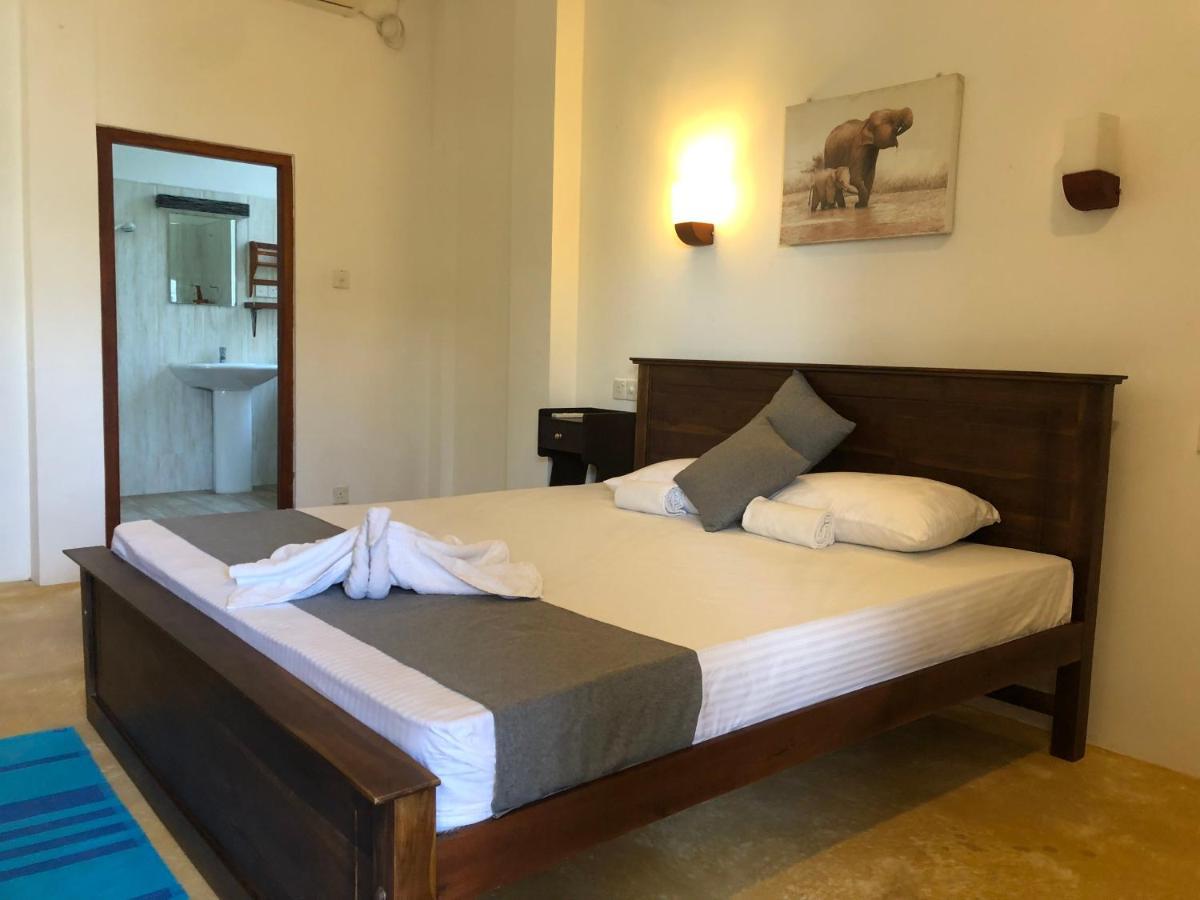 Opera Beach Inn Tangalle Extérieur photo